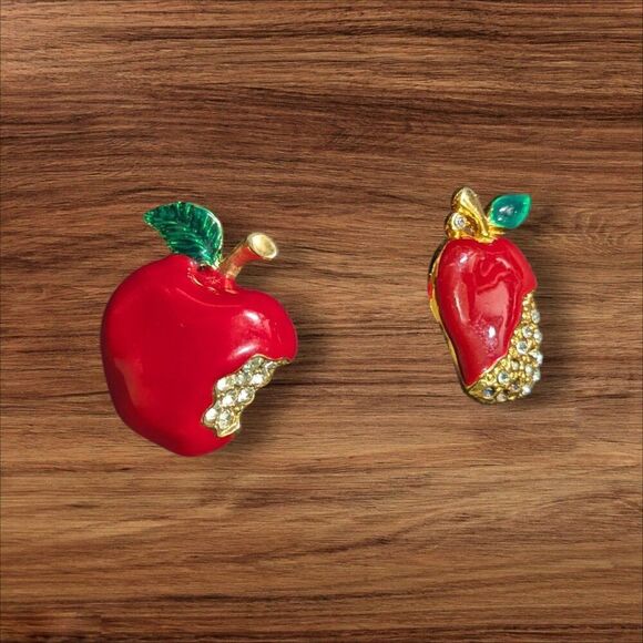 Vintage Apple-Themed Rhinestone Brooch Set With Red Enamel & Gold Tone Bite Deta - Picture 2 of 6